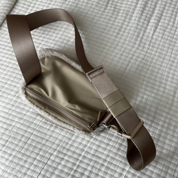 Lululemon crossbag - Picture 4 of 4